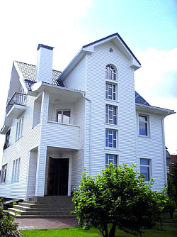 Сайдинг белый дом загородный фото