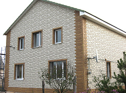 Камень Белый на фасаде фото