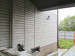 Сайдинг Тимберблок Дуб серебристый и Фасадная панель Фагот каширский фото