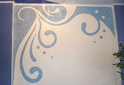 Шелковая штукатурка голубая с узорами фото