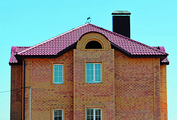 Металлочерепица Капелла винно-красный кровля фото