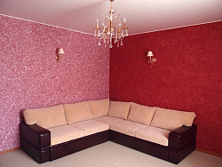 Шелковая штукатурка красных цветов фото