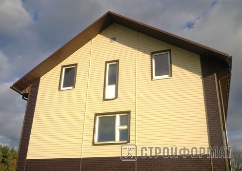 Сайдинг Ю-Пласт кремовый и фасадные панели под коричневый кирпич фото