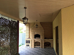 Сайдинг Тимберблок Дуб золотистый на стене фото