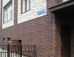 Фасадные панели Камень жженый и белый фото