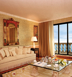 Шелковая штукатурка золотого цвета фото