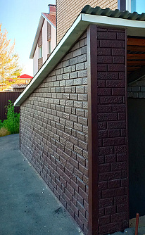 Цокольный сайдинг Ю-Пласт Кирпич коричневый фото