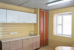 Сайдинг Timberblock дуб золотистый в обустройстве кухни фото