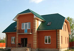 Монтеррей зеленый мох на крыше фото