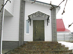 Сайдинг Белый и серые углы фото