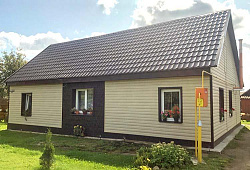 Фасадные панели Стоун-Хаус под коричневый кирпич и золотистый ясень Фасадные панели Стоун-Хаус под коричневый кирпич и золотистый ясень фото