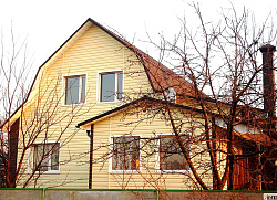 Сайдинг желтый на фасаде дома фото