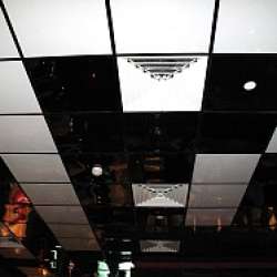 Черные и белые алюминиевые кассетные потолки Цесал фото