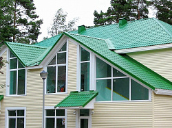 Монтеррей листва на сложной крыше фото