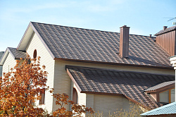 Металлочерепица Капелла шоколад кровля фото