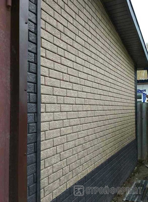 Цокольный сайдинг Ю-Пласт Стоун-Хаус кирпич бежевый и графитовый фото