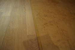 Отделка стыка плитки и ламината порог фото