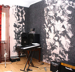 Узоры черными жидкими обоями в стиле гранж фото