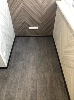 Панель ПВХ Шпон орех светлый и темный отделка балкона Панель ПВХ Шпон орех светлый и темный отделка балкона фото