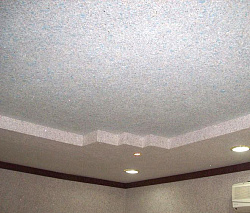 Шелковая штукатурка на потолке фото