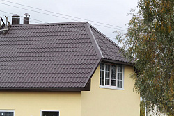 Монтеррей шоколад на крыше дома фото