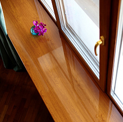 Подоконник Кристаллит Дуб золотой в интерьере фото