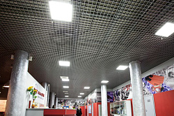 Потолки Грильято для выставочных помещений фото