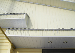 Сайдинг кремовый сочетание с белым фото