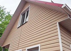 Сайдинг Timberblock ясень белёный на фасаде дома фото