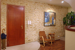 Отделка стен декоративным камнем фото